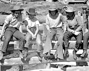 Vier junge Cowgirls Foto Rodeo Western Life Ranch Montana 1930er 8x10 - Bild 1 von 2