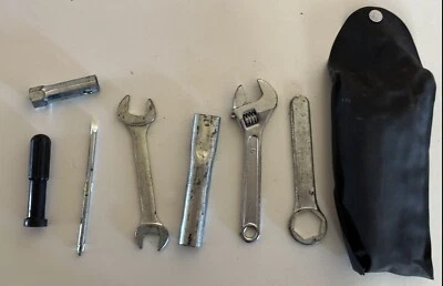 Original 1979-1981 Suzuki GS850 GS850G Caja de Herramientas Kit Bolsa OEM Juego Completo Foto 1 de 4