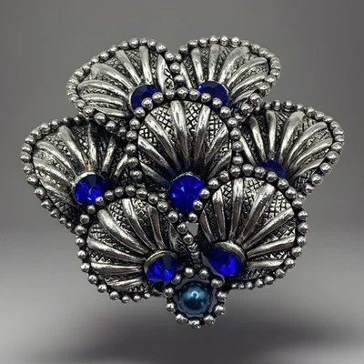 Broche GIanni Bini Abanico Hoja Capas Piedras Azules Tono Plateado 2-1/8"  Foto 1 de 4