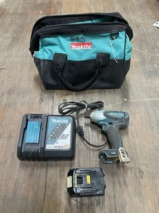 Makita XWT05 18V LXT Kit chiavi a percussione senza spazzole agli ioni di litio 1/2 in azionamento quadrato - Foto 1 di 9