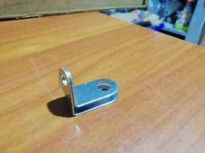 STAFFA SOSTEGNO DEFLETTORE DESTRO DX PIAGGIO APE MP 175 350 400 401 500 108800 - Foto 1 di 1