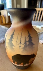 Jarrón Navajo pintado a mano oso coyote bosque firmado M. Black Dine - Imagen 1 de 5