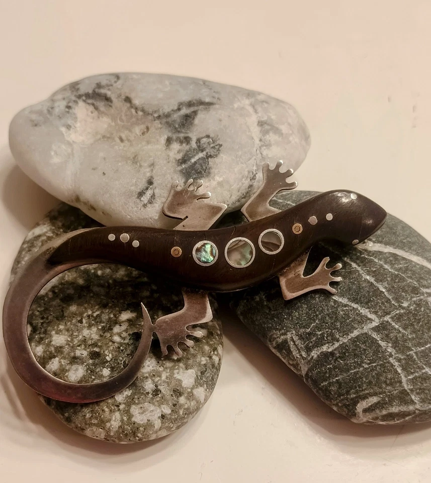 Pin de concha de abulón lagarto de 2" plata lagarto con madera; raro Foto 1 de 4