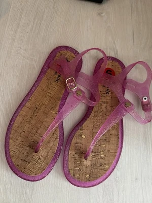 Sandalias Kate Spade Joni Rosa Brillo Jelly T-Strap Plateado Logo PVC Talla 6 Nuevas Foto 1 de 4