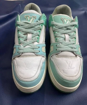 Zapatilla deportiva Louis Vuitton VERDE/blanca para hombre 6 monograma en relieve EE. UU. Foto 1 de 4