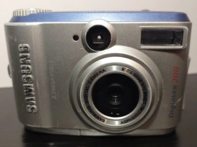 Samsung Digimax 200 Digital Camera 2.1 MP 2x Digital Zoom - Silver - Turns On - Image 1 of 4