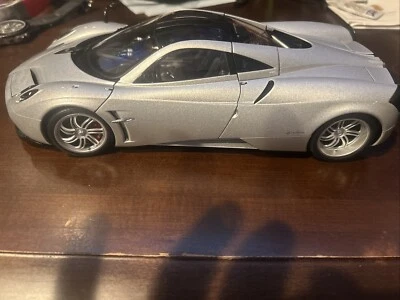 AUTOart 78266 Pagani Huayra Silver Supercar 1:18 Scale Diecast Car - Image 1 of 4