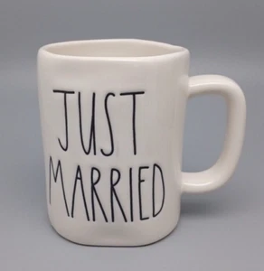 "Taza de café colección artesanal magenta ""Just Married"" Rae Dunn - Imagen 1 de 7
