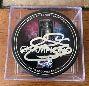 Joe Sakic AUTO SIGNED Avalanche 2022 Stanley Cup Champions Logo Puck- JSA COA - Picture 1 of 2