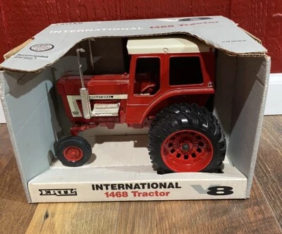 International Harvester 1468 V-8 Toy Tractor 1:16 Vintage 1993 ERTL - Image 1 of 4