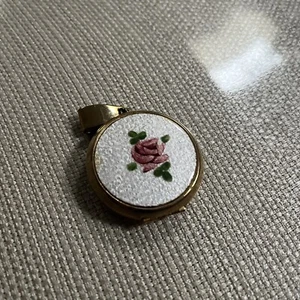 Guilloche Rose Travel Picture Photo Holder Necklace Vintage Unused - Picture 1 of 4