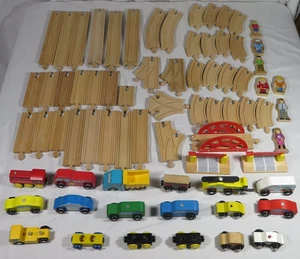 lot of 72 wooden pieces of track, people, vehicles, & accessories - Picture 1 of 10