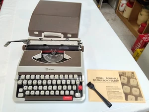 Vintage Litton Royal 204 Typewriter Portable Travel Typewriter in Case -AF - Picture 1 of 12