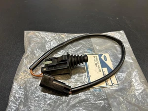 INTERRUTTORE D'ALLARME / COFANO FORD SIERRA ESCORT E COSWORTH PUMA SCORPIO TRANS - Foto 1 di 3