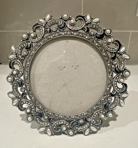 Vintage Zinn Fotorahmen Kunstperlen Strass und Emaille verziert 4 Zoll Bild - Bild 1 von 13