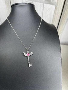 Silber Schlüssel mit Flügeln Halskette rosa Edelstein 21 in fliegende Schlüssel Goth Whimsigoth - Bild 1 von 4