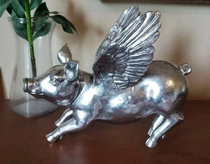 Escultura de pared de cerdo volador de resina plateada Mercana Hogbadi arte colgante - Imagen 1 de 11