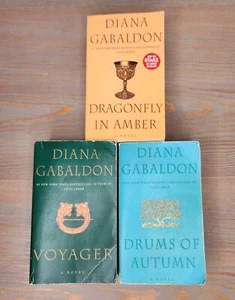 Diana Gabaldon OUTLANDER Books #2-4 Lot of 3 Paperback Voyager Dragonfly Drums - Picture 1 of 7