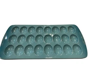 Le Creuset Deviled Egg Platter 24 Slot Tray Stoneware Carribean Blue Teal Beach - Picture 1 of 3