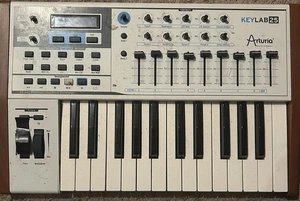 Arturia KeyLab 25 Compact Hybrid Keyboard Synthesizer - Picture 1 of 3