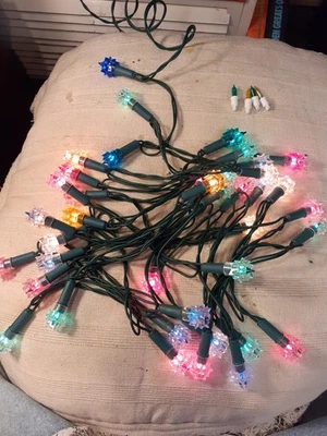 VINTAGE CHRISTMAS LIGHTS. WORKING, SET OF 40 CRYSTAL STAR, SPUTNIK STYLED SHADES - Image 1 of 4
