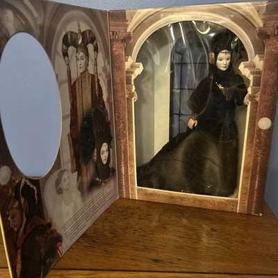 Nuevo en Caja Star Wars Episodio I Reina Amidala 1999 Retrato ED Muñeca Vestido de Viaje Foto 1 de 4
