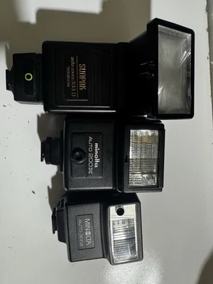 Minolta Auto 200X And SunPak Auto Zoom 333 D Flash For Minolta X700,500 600 XG - Image 1 of 4