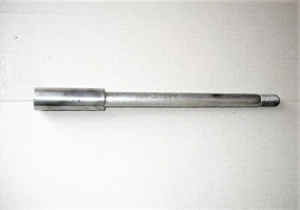 ASSE PERNO RUOTA ANTERIORE SUZUKI BURGMAN 400 2007 2017 - Picture 1 of 1