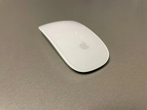 Apple Magic Mouse 2 Silber Aluminium Bluetooth Laser Akku A1657 EMC2923 MLA02Z/A - Bild 1 von 4