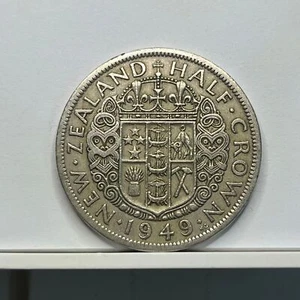1949 New Zealand Half Crown Coin - Above Average Circulated - George VI NZ - Picture 1 of 2