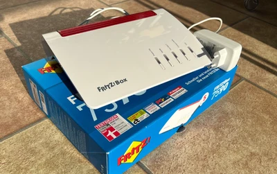 AVM FRITZ!Box 7590 WLAN Router mit Modem - Weiß (20002784) - Bild 1 von 2