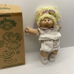 Cabbage Patch Kids girl Doll Light Hair Blue Eyes Leora Leana With Box - Picture 1 of 12