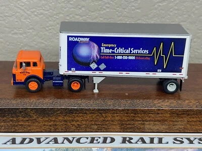 ROADWAY TIME CRITICAL SVC - FORD C SEMI TRACTOR /28ft WEDGE TRAILER HO Scale NEW - Image 1 of 4