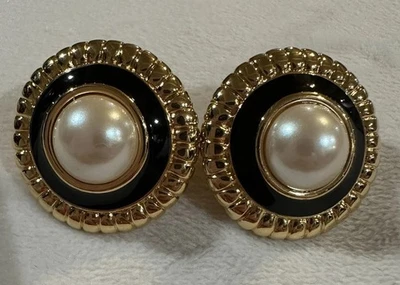 PENDIENTES DE COLECCIÓN MONET AÑOS 80-90 IMITACIÓN PERLA CABUJÓN NEGRO DORADO CLIP GRANDES COMO NUEVOS Foto 1 de 4