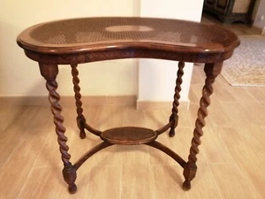 Tavolino a fagiolo francese seconda metà del 1800 in noce e paglia di vienna . - Foto 1 di 9