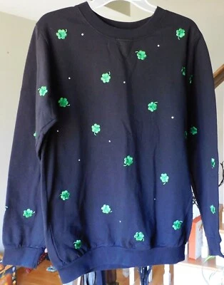 Blusa moletom feminina The Quaker Factory Shamrock Clovers pequena, divertida cor irlandesa - Imagem 1 de 3