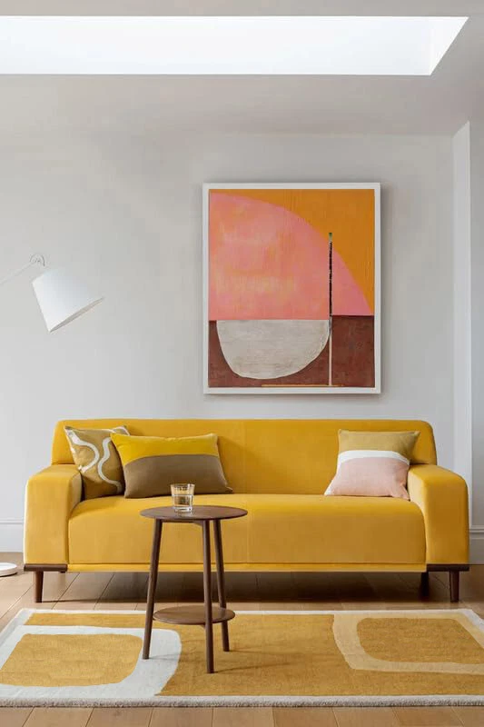 Alfombra geométrica abstracta moderna en tonos dorados neutros - diseño de mediados de siglo Foto 1 de 4