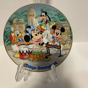 Mickey Mouse Tokyo Disneyland Plate Donald Duck Goofy Minnie Tiki Disney - Picture 1 of 4