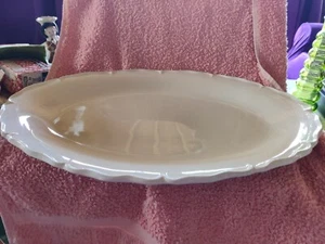 Plato grande blanco hecho en Italia para carne/servir con borde festoneado, longitud 18 pulgadas - Imagen 1 de 8