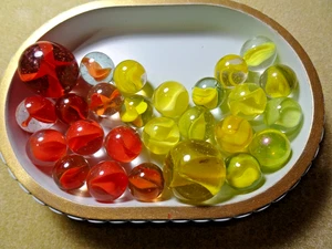 26 Vintage verschiedene orange/gelbe Mix transparente Murmeln + 2 Shooter Wirbel - Bild 1 von 1