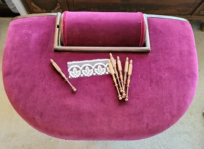 Almohada de encaje danesa borgoña con rodillo para hacer lacas de bobina - 25x11x4" - Toustou Foto 1 de 4