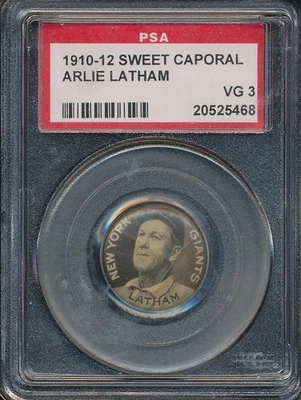 PSA 3 P2 PIN ARLIE LATHAM 1910-1912 PINBACK CAPORAL DOCE CLASSIFICADO MUITO BOM ESTADO PRÉ-GUERRA TPHLC - Imagem 1 de 4
