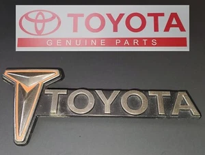 Toyota HILUX RN30 LN30 RN40 Pickup Front Grille Emblem Badge Genuine 1978-1984 - Bild 1 von 8