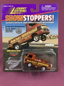 Johnny Lightning Showstoppers! Chuckwagon Dodge con soporte Poole's nuevo en caja - Imagen 1 de 6
