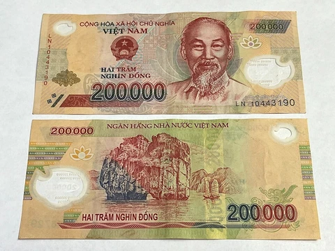 200,000 VIETNAM DONG Polymer Banknote, 200K VND currency, Viet Nam Travel Cash Cover