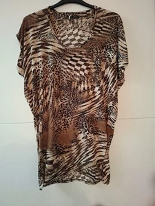 Leopard Skin Top Size Medium, Super Soft Tapered At Hips - Picture 1 of 2