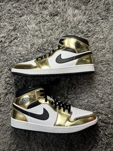 Size 11.5 - Jordan 1 Mid SE Metallic Gold 2020 - Picture 1 of 12