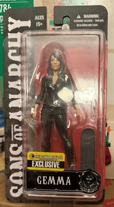 EXKL. Sons of Anarchy Gemma Teller mit blutiger Grillgabel 6" Actionfigur Mezco Neu in Verpackung - Bild 1 von 6