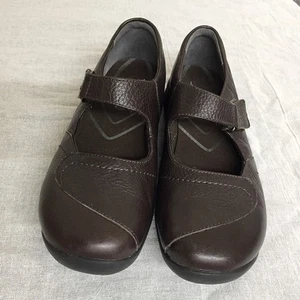 Clarks In Motion Shoes Mary Jane Loafers Size 8 M Brown Leather Casual Comfort - Picture 1 of 6