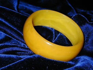 Vintage Marbled Yellow bakelite Bangle - Picture 1 of 5